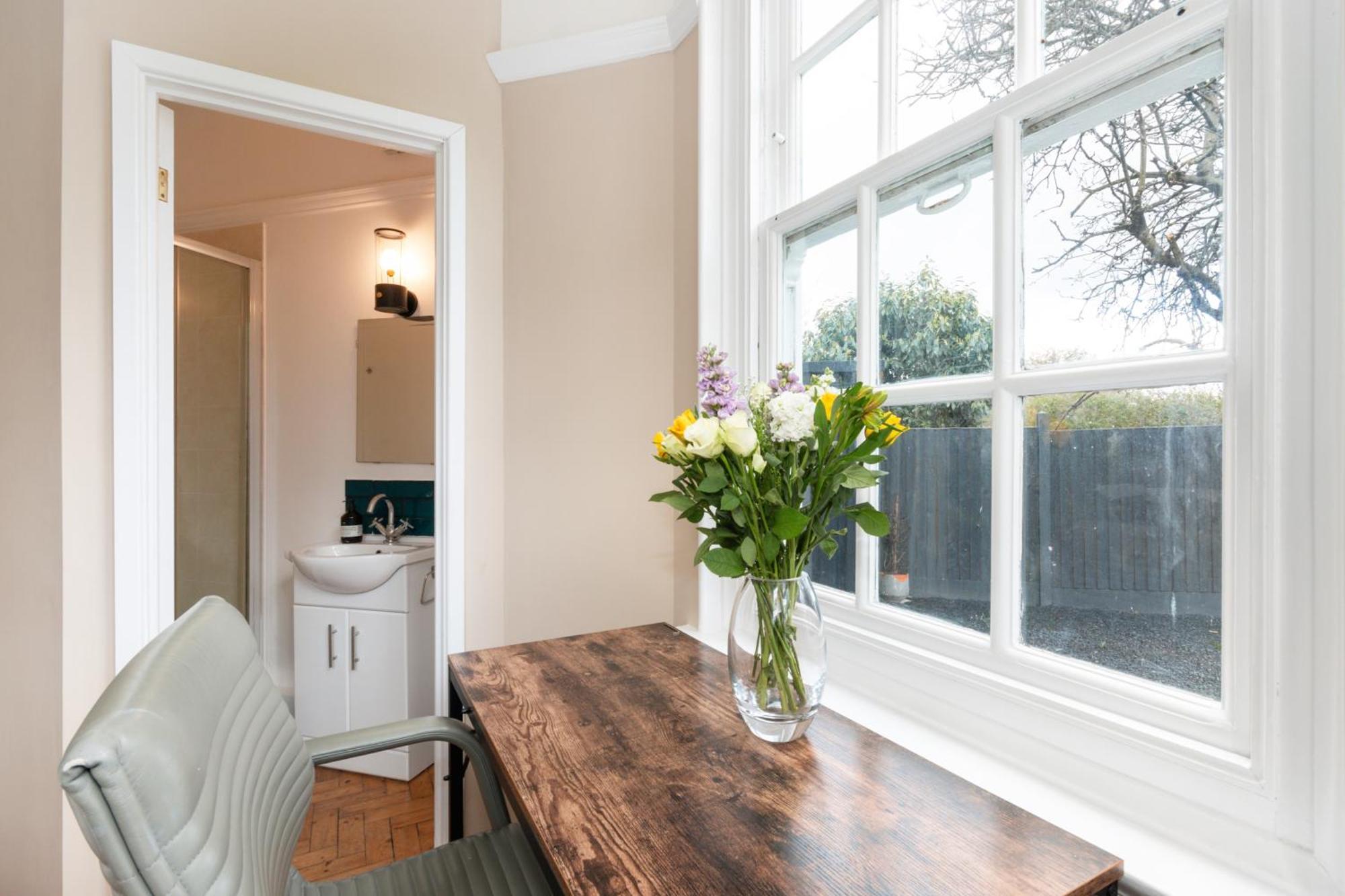 The Vicarage Tooting, Sw17 Hotel ลอนดอน ภายนอก รูปภาพ