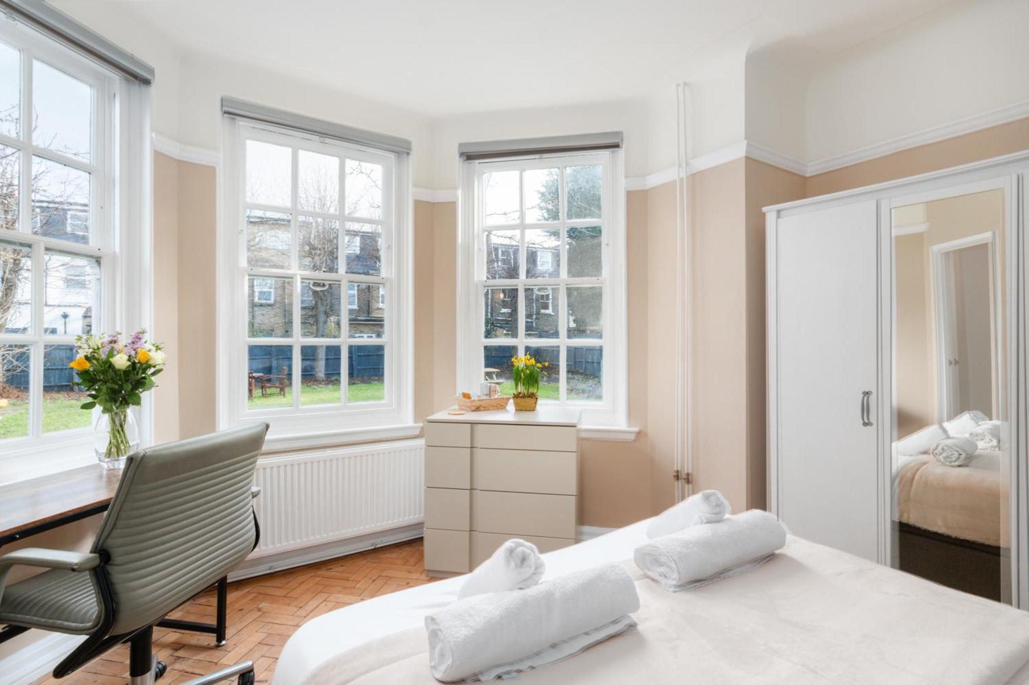 The Vicarage Tooting, Sw17 Hotel ลอนดอน ภายนอก รูปภาพ